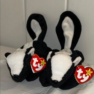 2 Ty Beanie Babies Stinky the Skunk Plush 90s vintage LOT stuffed animal